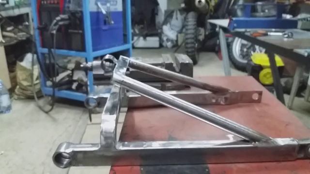 № 14 Постройка Скремблера с двигателем от мотоцикла Урал. Задний маятник. смотреть онлайн