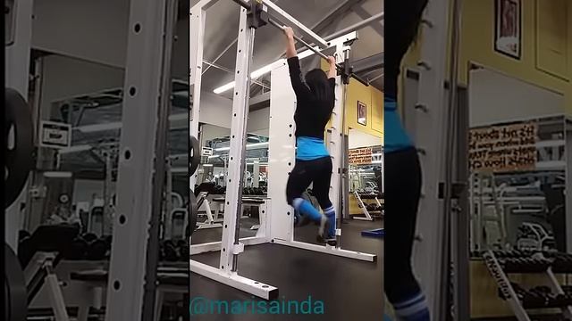 Танец девушки на турнике смотреть онлайн