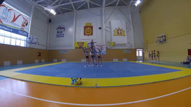 Fire Girls Групповой стант смотреть онлайн