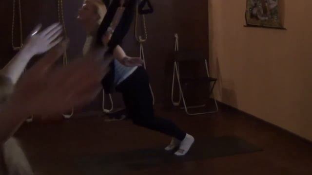 Йога в гамаках | С нами худеют смотреть онлайн