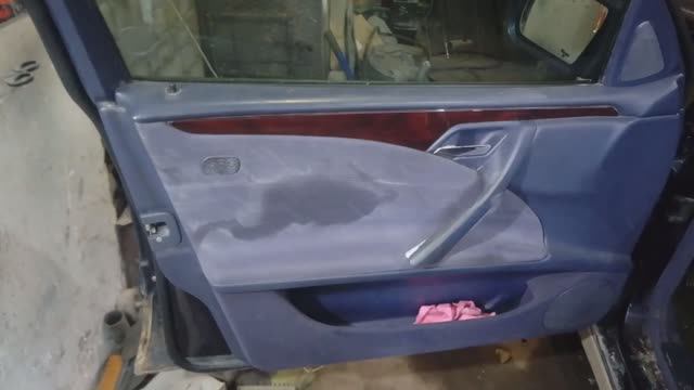 Как снять карту с передней двери в Мерседесе Е класс W210 1998г смотреть онлайн