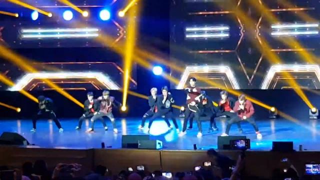 엔시티 127 [NCT 127] - CHERRY BOMB [KBEE 2018 IN MOSCOW]