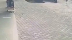 Женщина провалилась под землю и исчезла в столице Малайзии Куала-Лумпур.