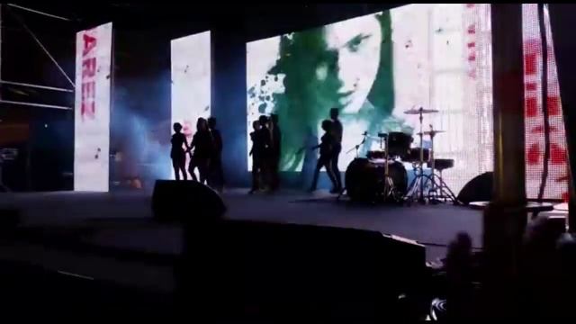 Ana Karla Suarez al Valdichiana Outlet Village - Bailando смотреть онлайн