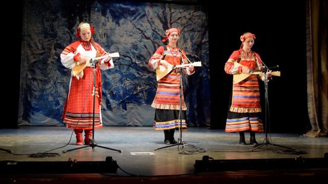 " Русские наигрыши", переложение для трех балалаек И. Сысорова смотреть онлайн