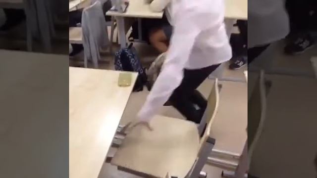 ПЛЮСЫ И МИНУСЫ СЛОМАННОЙ НОГИ смотреть онлайн