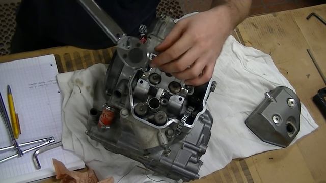 Démontage crf 450 2011 1ère partie : haut moteur смотреть онлайн
