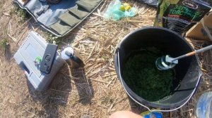 Ловля крупного ТОЛСТОЛОБА на поплавок.Отец в шоке, подсак не выдержал рыбу...