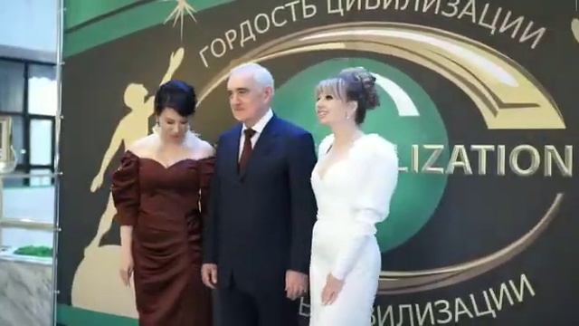 Ингушетия.Мурат Магометович ЗЯЗИКОВ на мероприятии Гордость Цивилизации в окружении красивых девуше смотреть онлайн