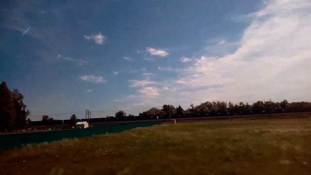 Едем на машине из деревни в Уфу (На протяжении большого отрезка пути нас сопровождал длинный поезд) смотреть онлайн