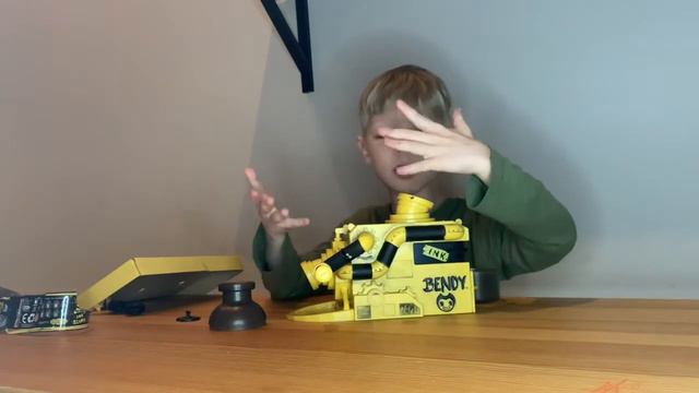 Бенди и чернильная Машина (Bendy And The Ink Machine) смотреть онлайн