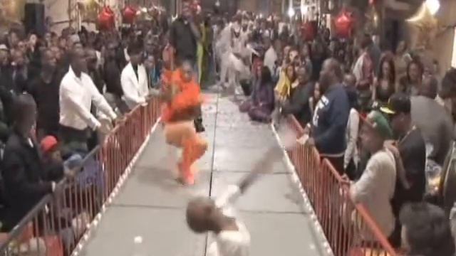 Miracle Mizrahi Vs Tata Khan смотреть онлайн