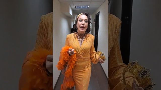 Азиза показала дорогой подарок от нового мужчины смотреть онлайн