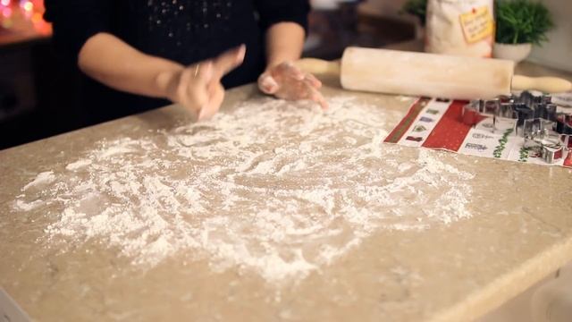 ГОТОВИМ РОЖДЕСТВЕНСКОЕ ИМБИРНОЕ ПЕЧЕНЬЕ | SWEET HOME смотреть онлайн
