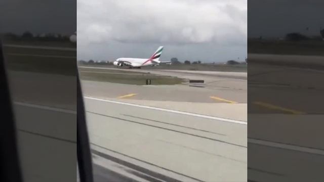 Паралельный взлёт и посадка двух самолётов. смотреть онлайн