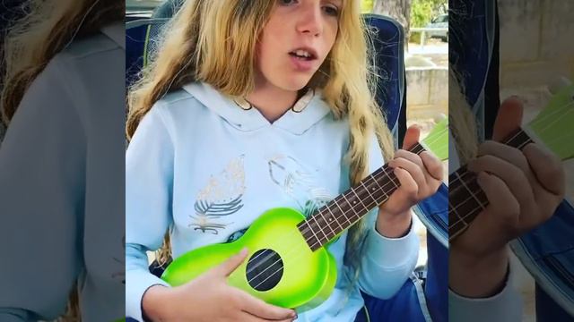 Shotgun - George Ezra cover by Elli.e_abigail_music aged 9, playing a Makala ukulele X Factor смотреть онлайн