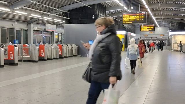 Мытищи Станция Железная дорога Мост Выход к пригородным поездам Объявления РЖД railway station RZD смотреть онлайн