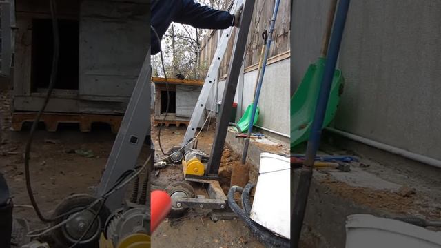 Буровая стойка. Бурим под дренаж на 3м (окончание).