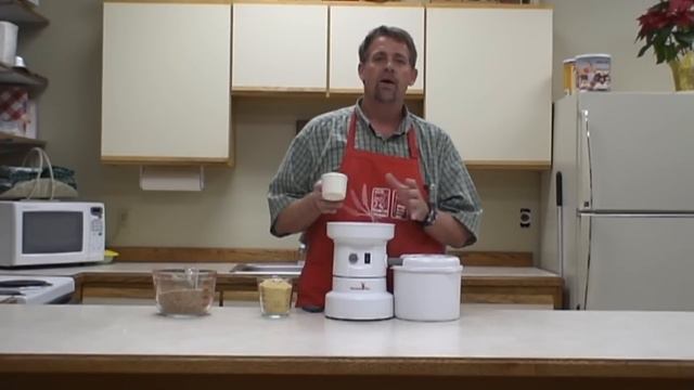 Grinding "Small Grains" with the WonderMill Electric Grain Mill смотреть онлайн