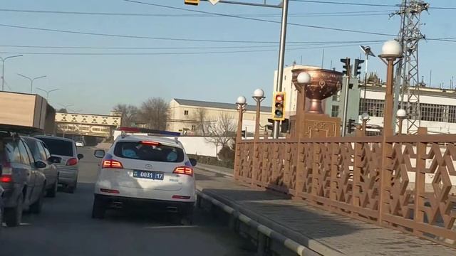 Вопрос, если у жолпол горят проблесковые маячки горят, то им можно не включать поворотники? смотреть онлайн