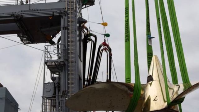 Почему у подводных лодок, на гребных винтах, больше лопастей, чем у надводных кораблей смотреть онлайн