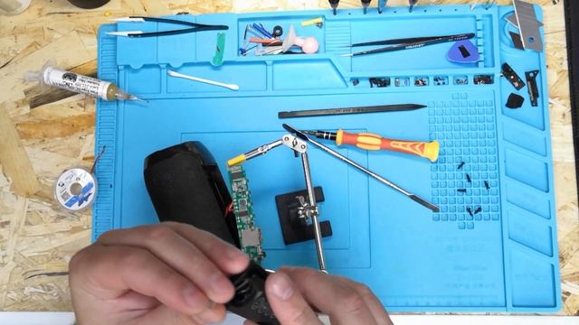 КОЛОНКА T&G JBL НЕ ЗАРЯЖАЕТСЯ / РАЗБОР / РЕМОНТ / ЗАМЕНА РАЗЪЕМА смотреть онлайн