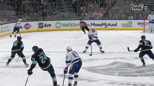 Jamie Oleksiak Gets A Solid 10/10 For This Olympic Level Dive смотреть онлайн