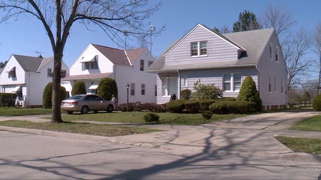Police: 10-year-old boy dies after accidently shooting self in South Euclid смотреть онлайн