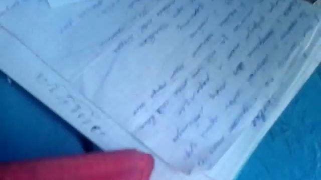 Листы бумаги на которых написанны стихи. смотреть онлайн