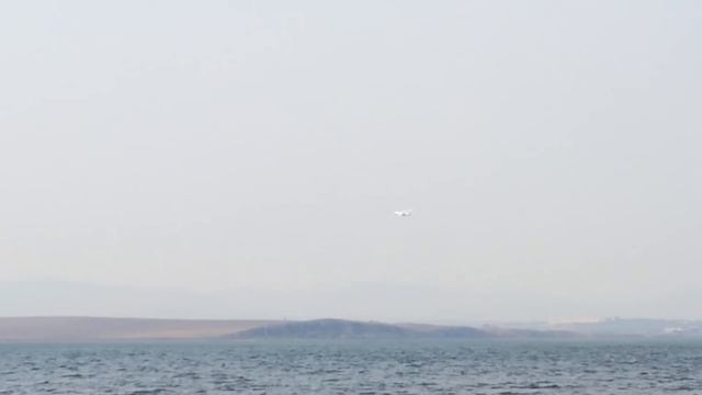 Посадка на воду, забор воды и взлёт Бе200 смотреть онлайн