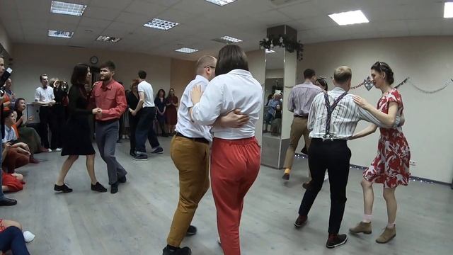 Новогоднее выступление линди-хоп начинающие DanceKitchen смотреть онлайн