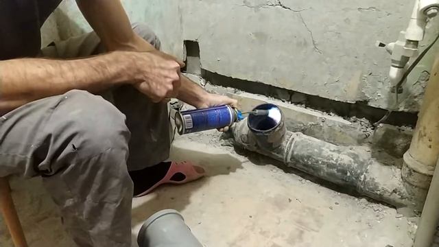 Как соединить черную канализационную трубу с серой... смотреть онлайн