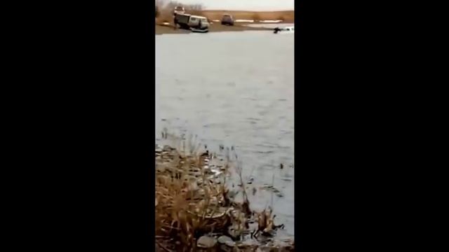 Рыбалка.Последний лед на Селетинском водохранилище смотреть онлайн