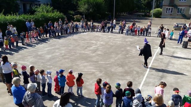 Вежливые дети и игра "КАК ЖИВЁШЬ?" смотреть онлайн