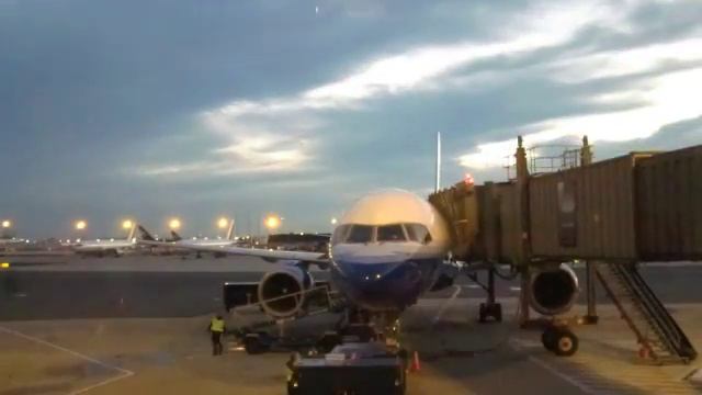 Sunset at LaGuardia Airport November 2010 (Time Lapse on Casio Exilim EX-G1) смотреть онлайн