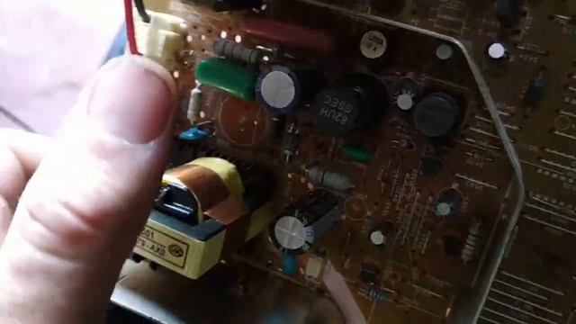Телевизор Philips 21PT5121S/60 шасси L01.2A AB Включается и срабатывает защита. смотреть онлайн