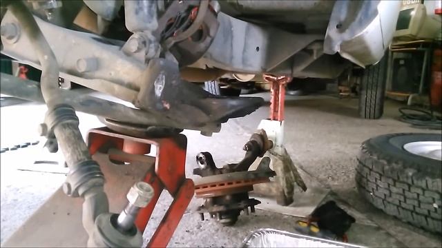 COMO CAMBIAR LAS ROTULAS DE SUSPENSION INFERIORES DE UN NISSAN PICKUP D21 смотреть онлайн