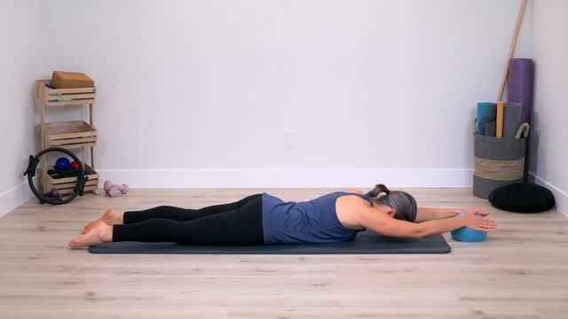 15 Minute Pilates Mini Ball Workout | Intermediate Pilates Class