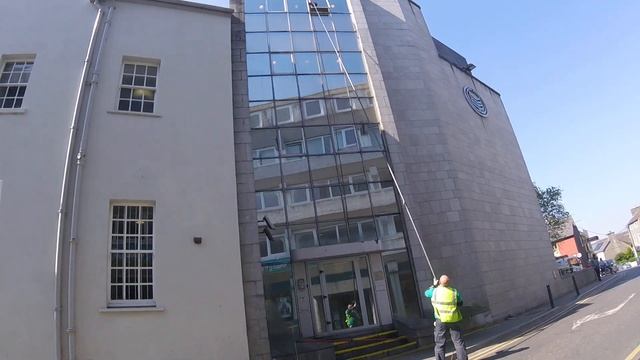 Щетка для мытья окон с 5-этажный дом! смотреть онлайн