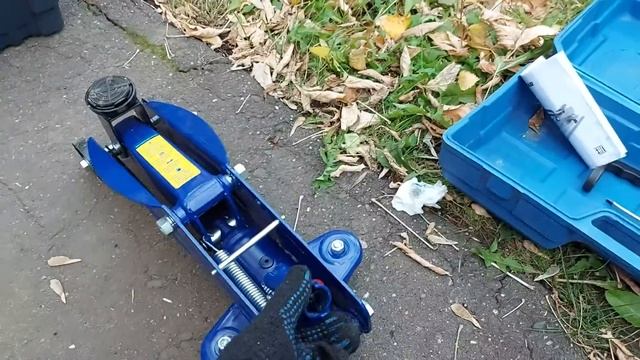 Домкрат GOODYEAR 2 тоны, НОВЫЙ заправляем маслом. смотреть онлайн