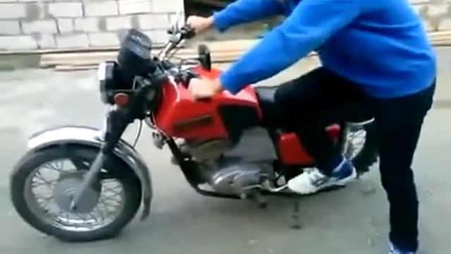 Первый раз сел на мотоцикл иж планета 5