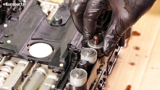 Mercedes-Benz 722.6xx Transmission Valve Body Plate and Plug смотреть онлайн