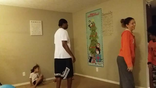 Knockdown Can Toss Game (This was a quick game lol) смотреть онлайн