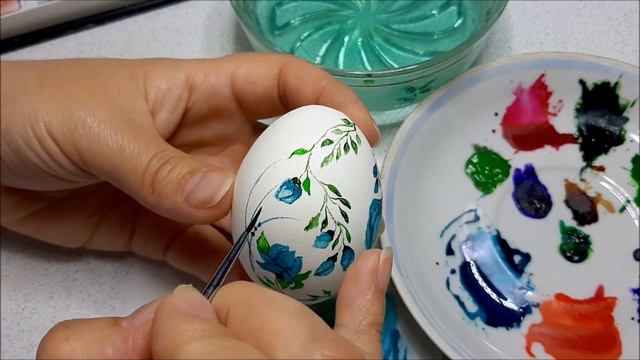 Роспись пасхальных яиц акварелью / Красим яйца на пасху смотреть онлайн