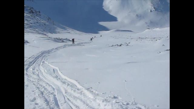 Видео Бектяшева Е. Спуск с перевала Карьерный к оз. Естото. Полярный Урал. смотреть онлайн
