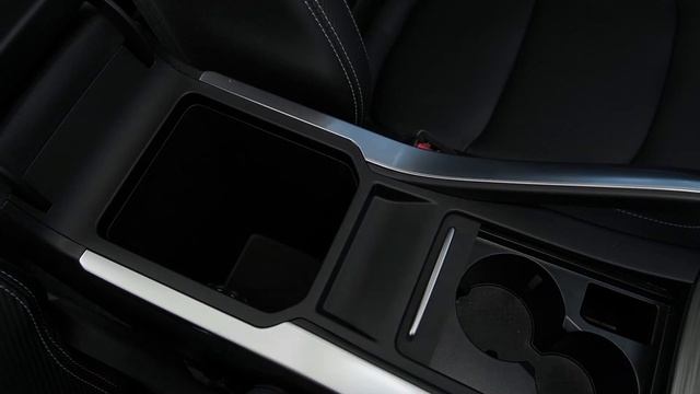 Охлаждаемый бокс в подлокотнике: комплектация Geely Atlas Pro 2022 смотреть онлайн
