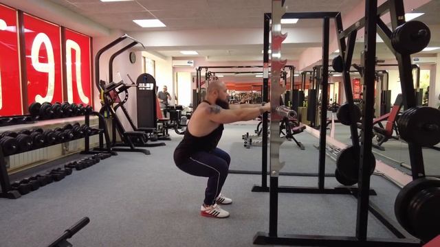 Приседания с опорой. Учимся приседать. Техника приседаний. смотреть онлайн