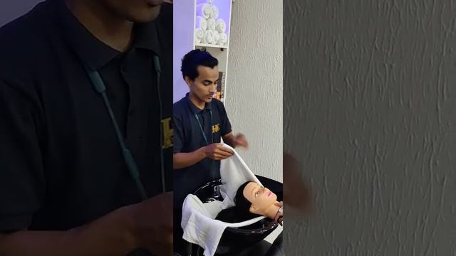 THE HAIR CLUB SALON PROFESSIONAL смотреть онлайн