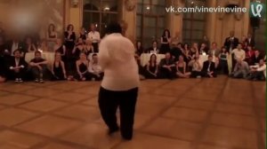 Толстяк хорошо танцует