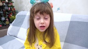 Пол - это лава/  Ева и сестра играют в Lava Challenge